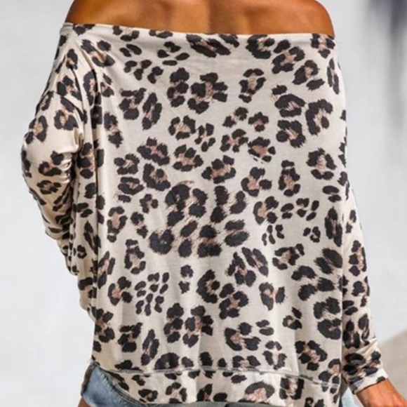 Off shoulder cheetah print top - Picture 2 of 3